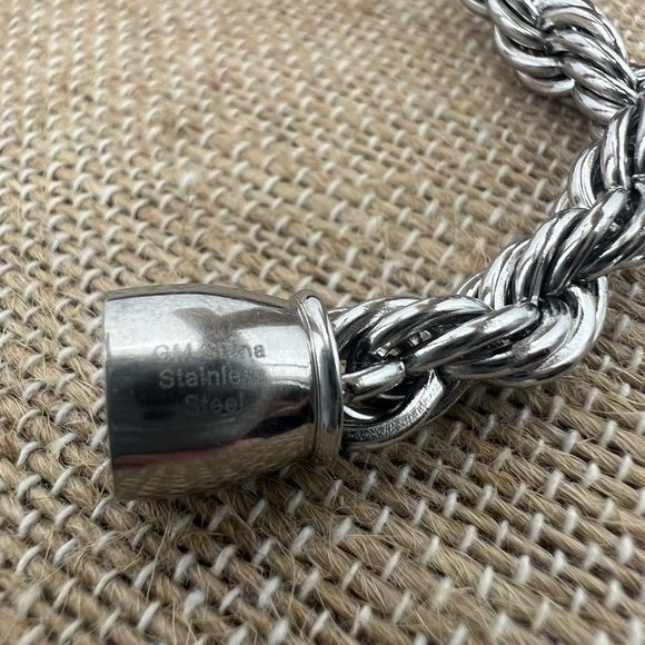 GM China stainless steel and leather bracelet with magnetic clasp - Picture 3 of 6